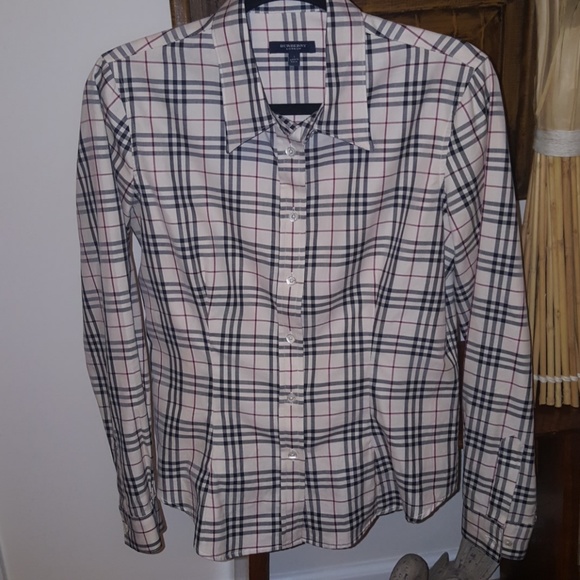 Burberry Tops - 😊♥️Fabulous Burberry button down shirt🌹
